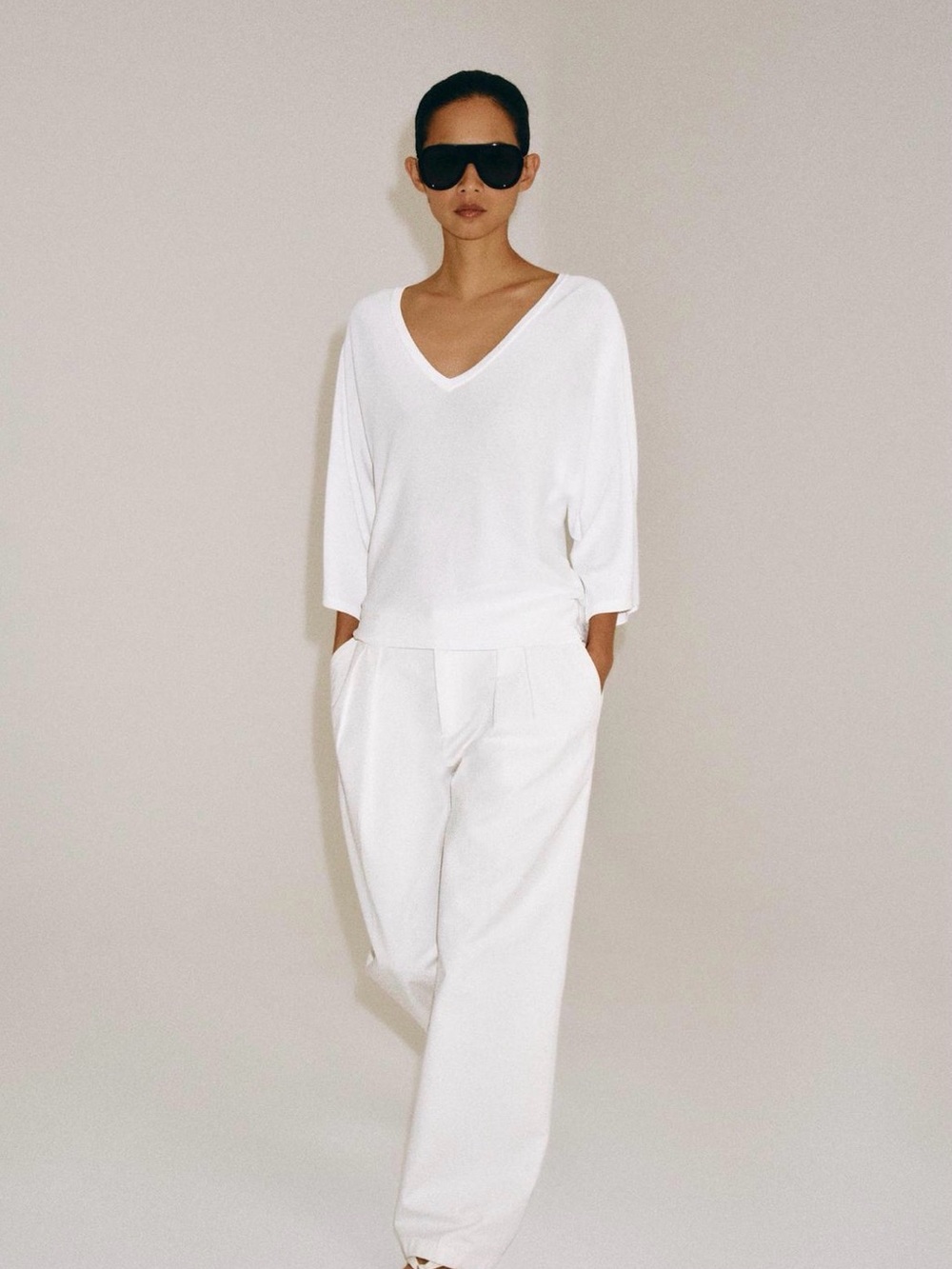 Zara White V-Neck Pullover Sweater